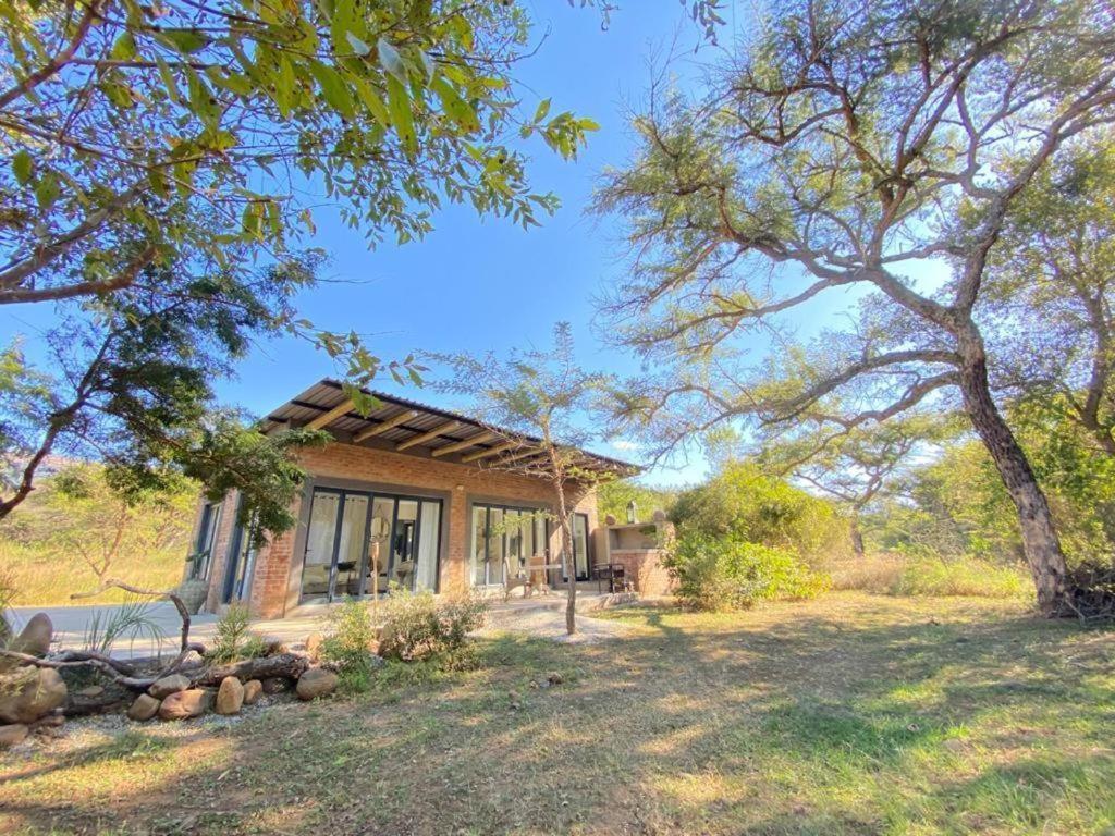 Crocodile Sands River Lodge Mbombela Exterior photo