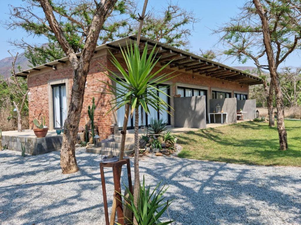 Crocodile Sands River Lodge Mbombela Exterior photo
